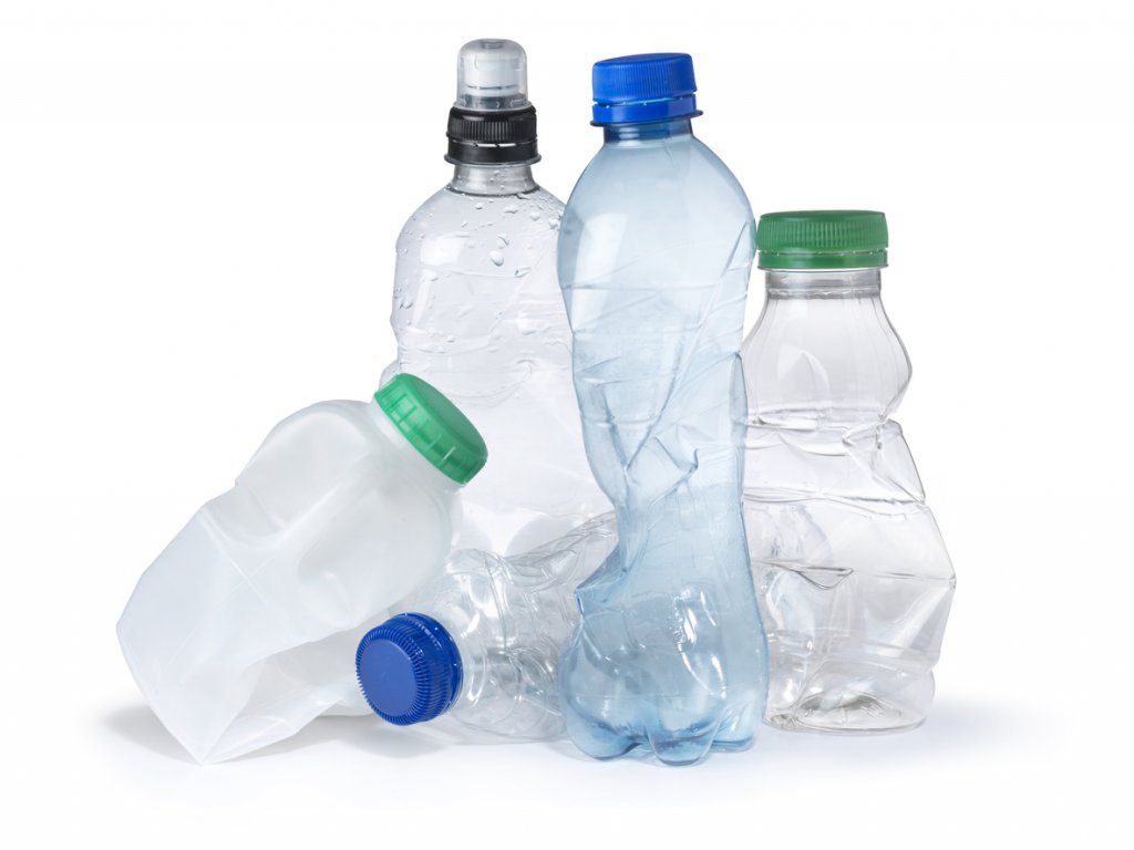 プラスチック削減へ ペットボトルの代替素材を求めて 紙のボトルや食べられる容器が登場 ロカボラボ